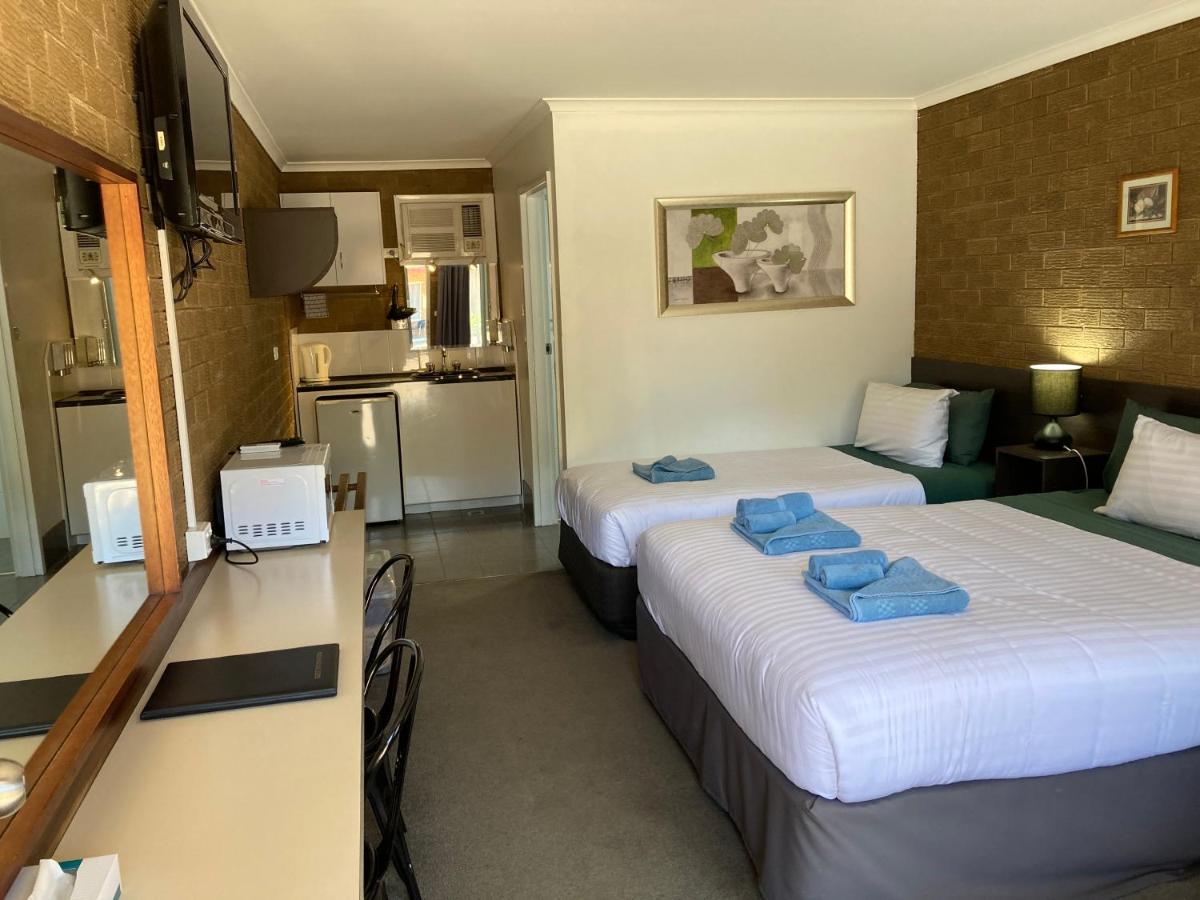 Camellia Motel นาแรนเดอรา ภายนอก รูปภาพ